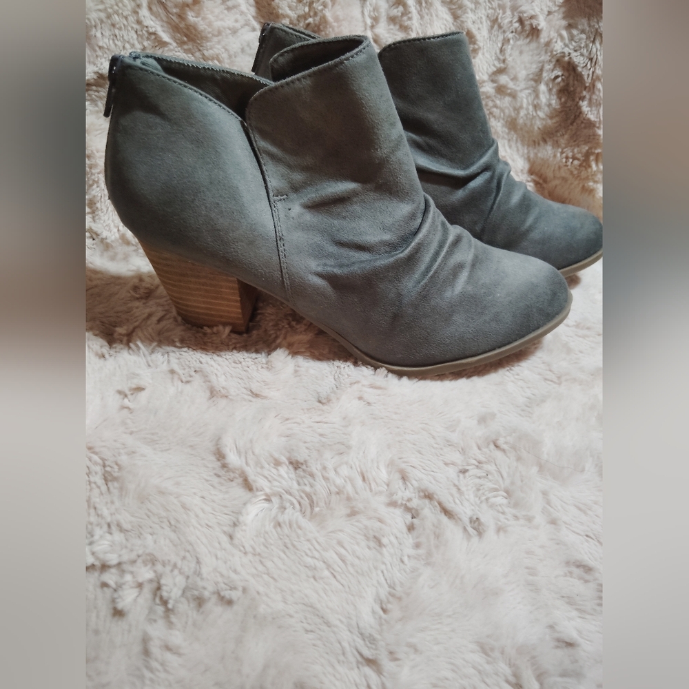 CLEAN!! REPORT, Ankle Booties. Size 7